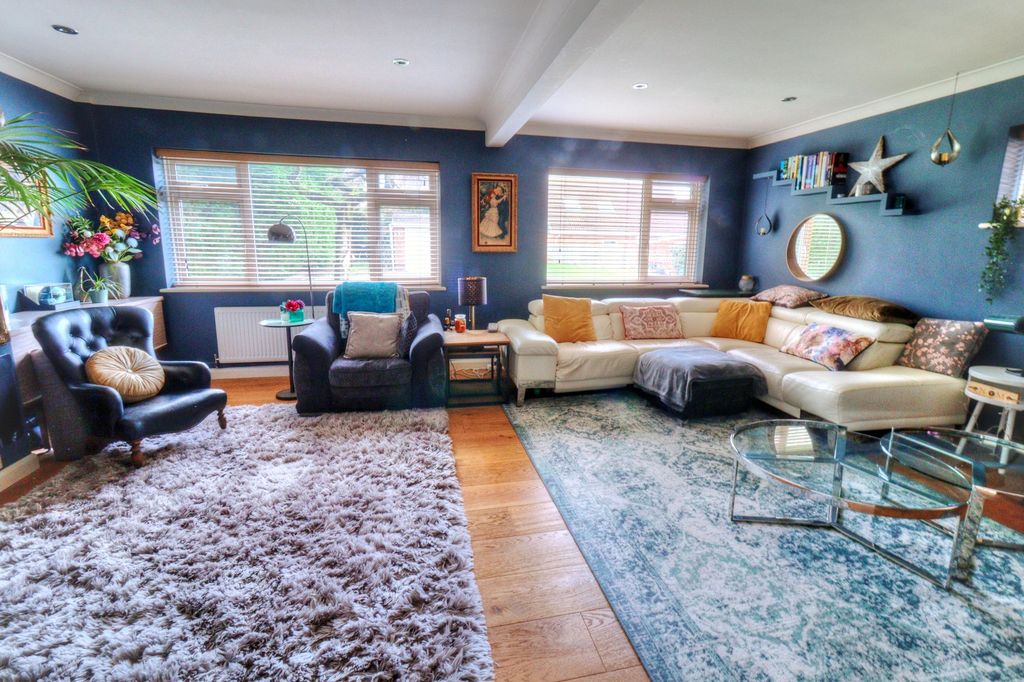 Property photo 2 of 20