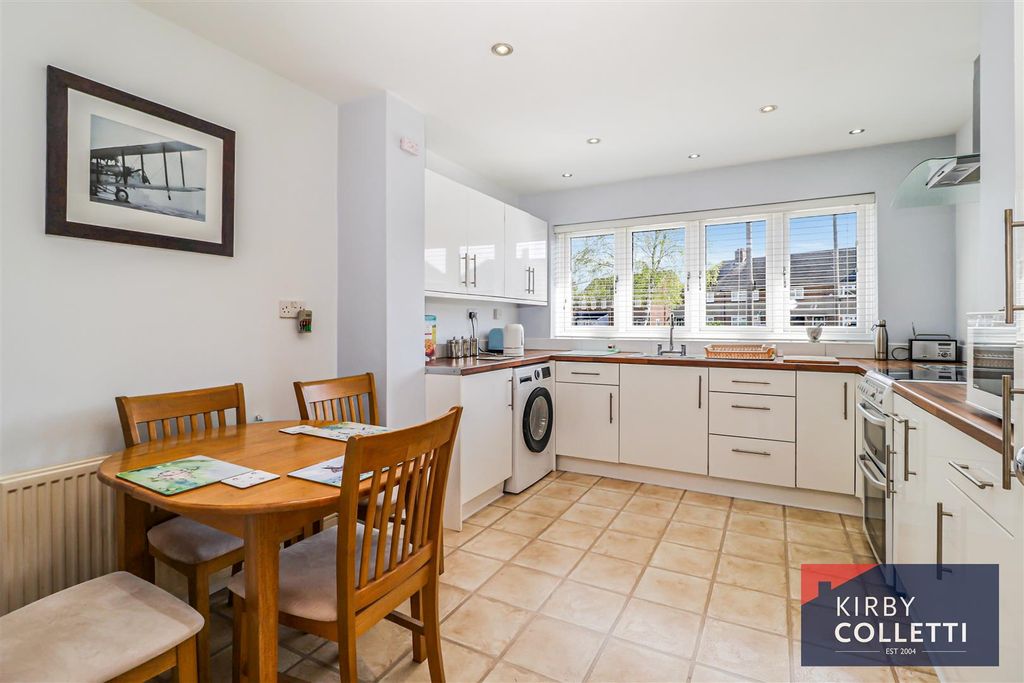 Property photo 2 of 18 Kitchen