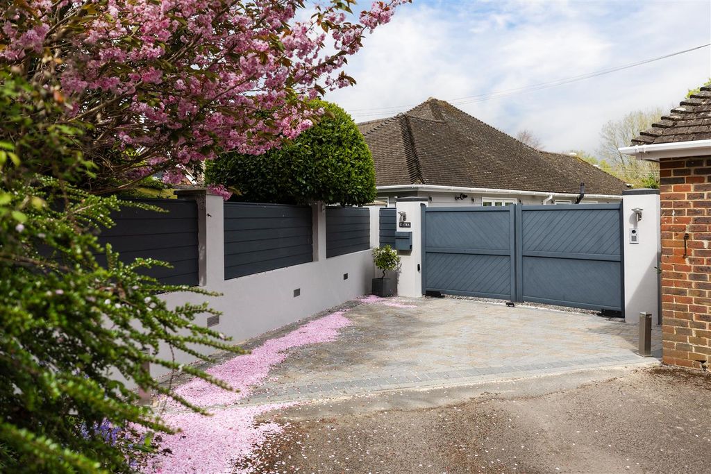 Property photo 2 of 29