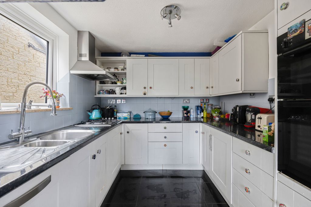 Property photo 2 of 17 14_72103.Jpg