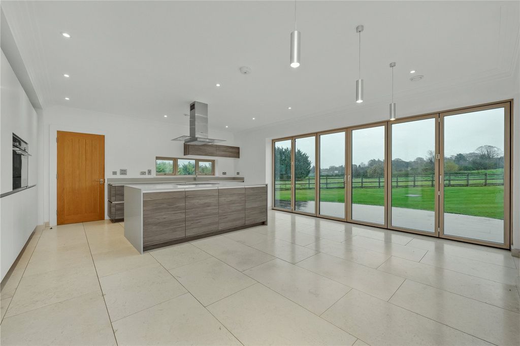 Property photo 2 of 20 Dining Area