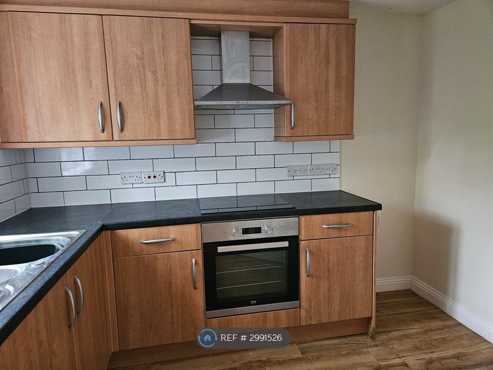 Property photo 3 of 13 Kitchen