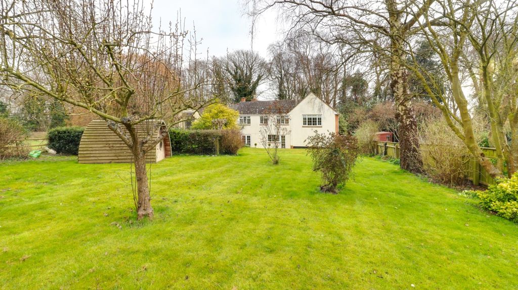 Property photo 2 of 26 2. Garden 1