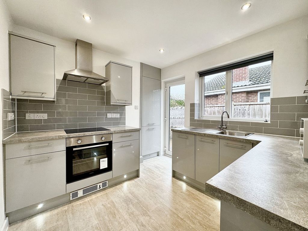 Property photo 2 of 9 Kitchen