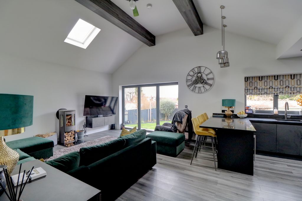 Property photo 2 of 21 Open Plan