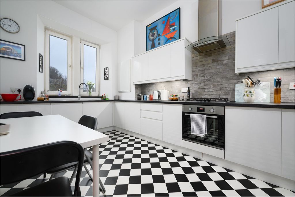 Property photo 3 of 24