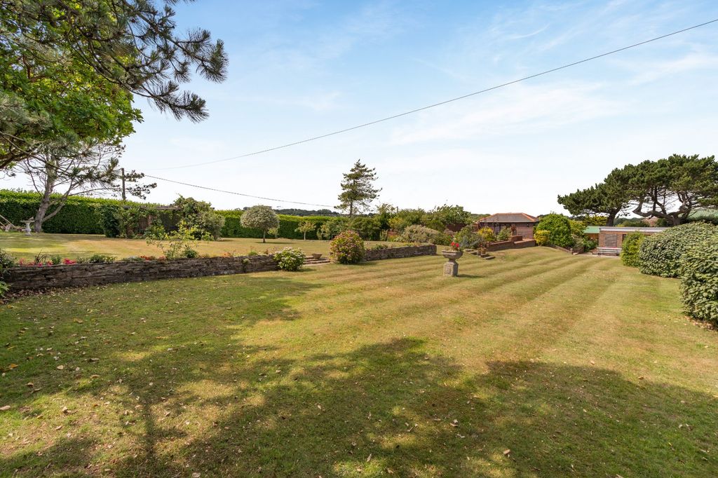 Property photo 3 of 22 Picture No. 05