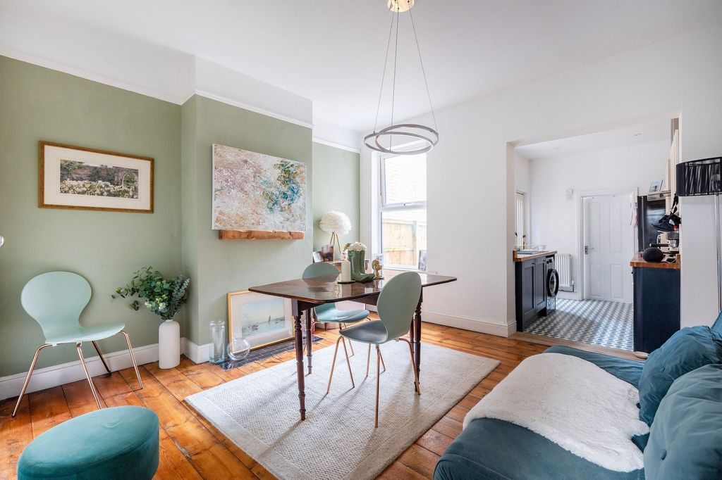 Property photo 3 of 19