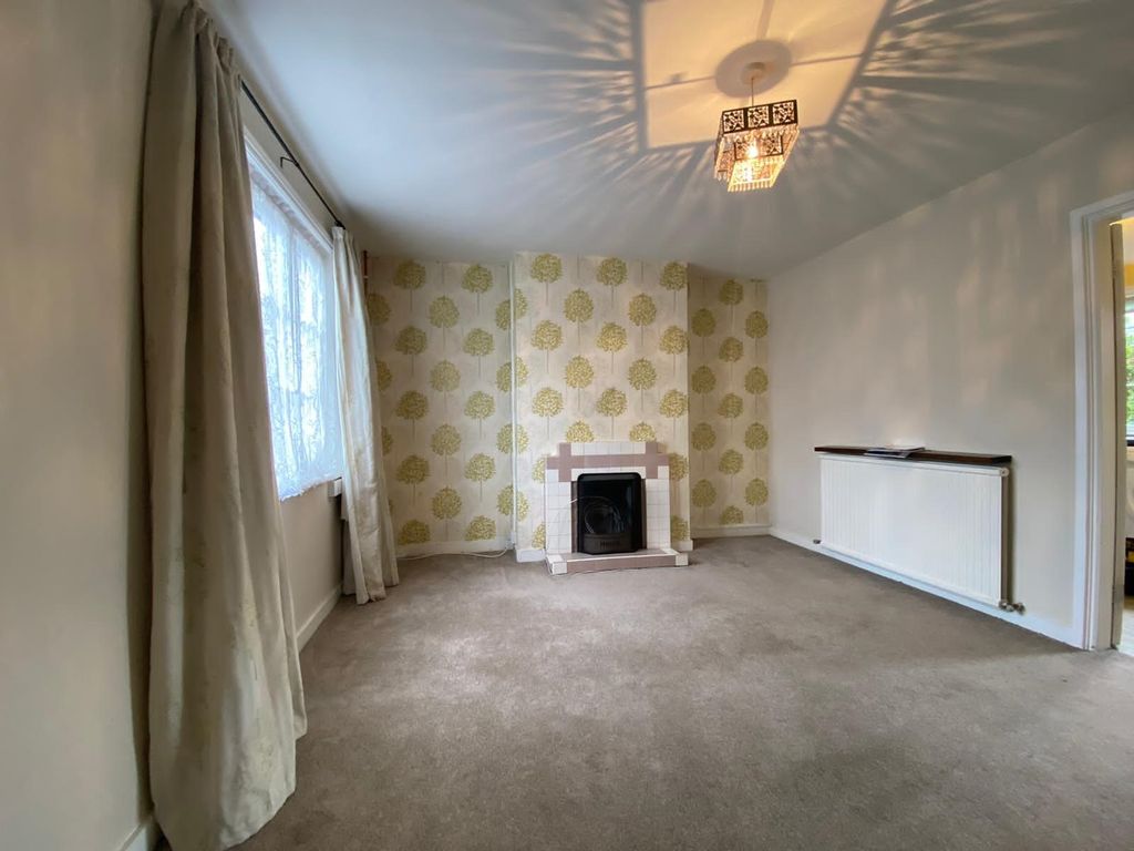 Property photo 3 of 7 Living Room