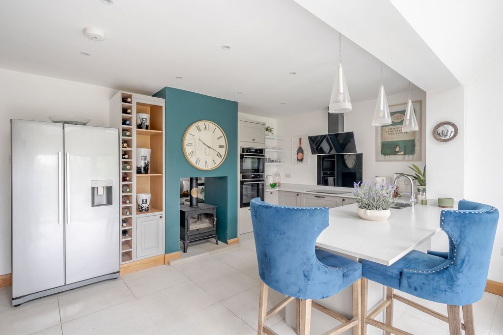 Property photo 2 of 26