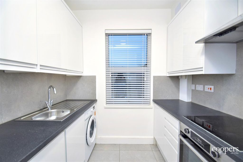 Property photo 2 of 8 Kitchen