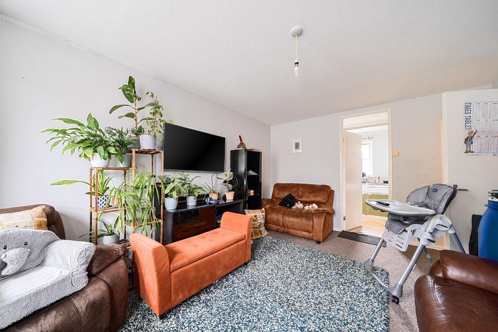 Property photo 2 of 11 1373891-8-6904Adea1d445.Jpg