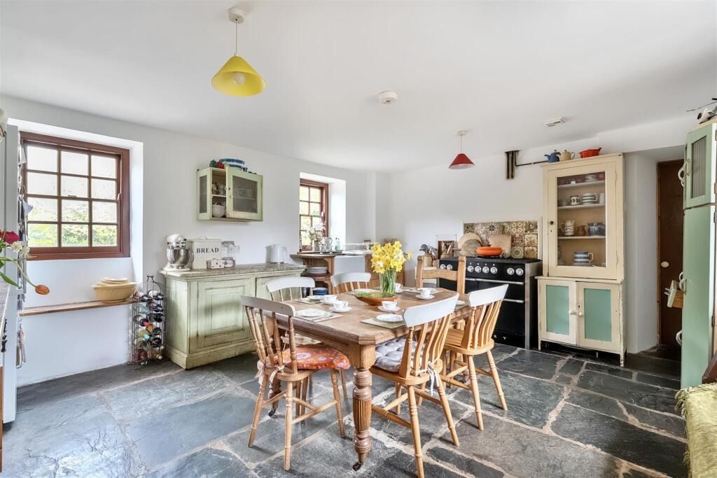 Property photo 2 of 30 4839282