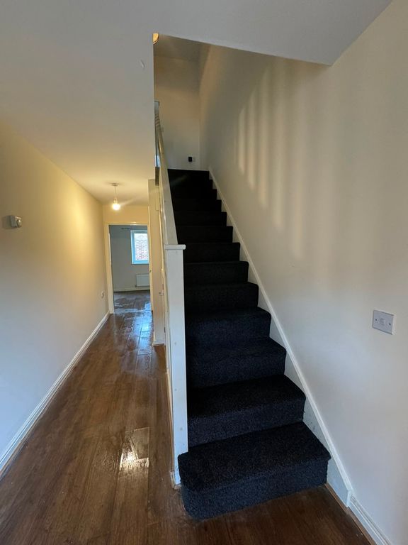 Property photo 2 of 14 Entrance Hall