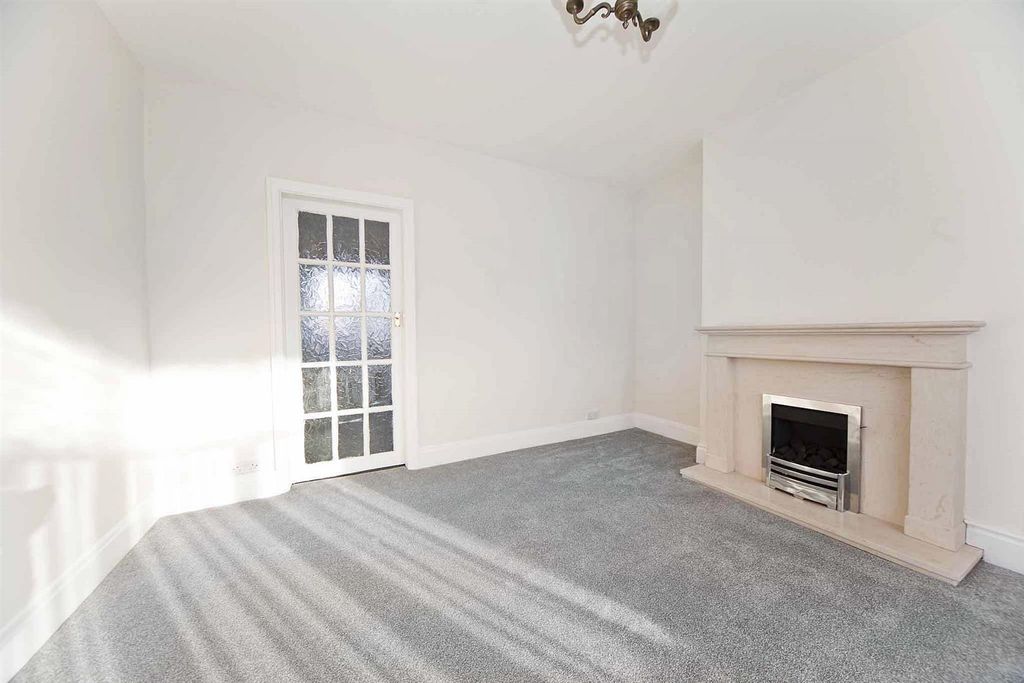 Property photo 2 of 28