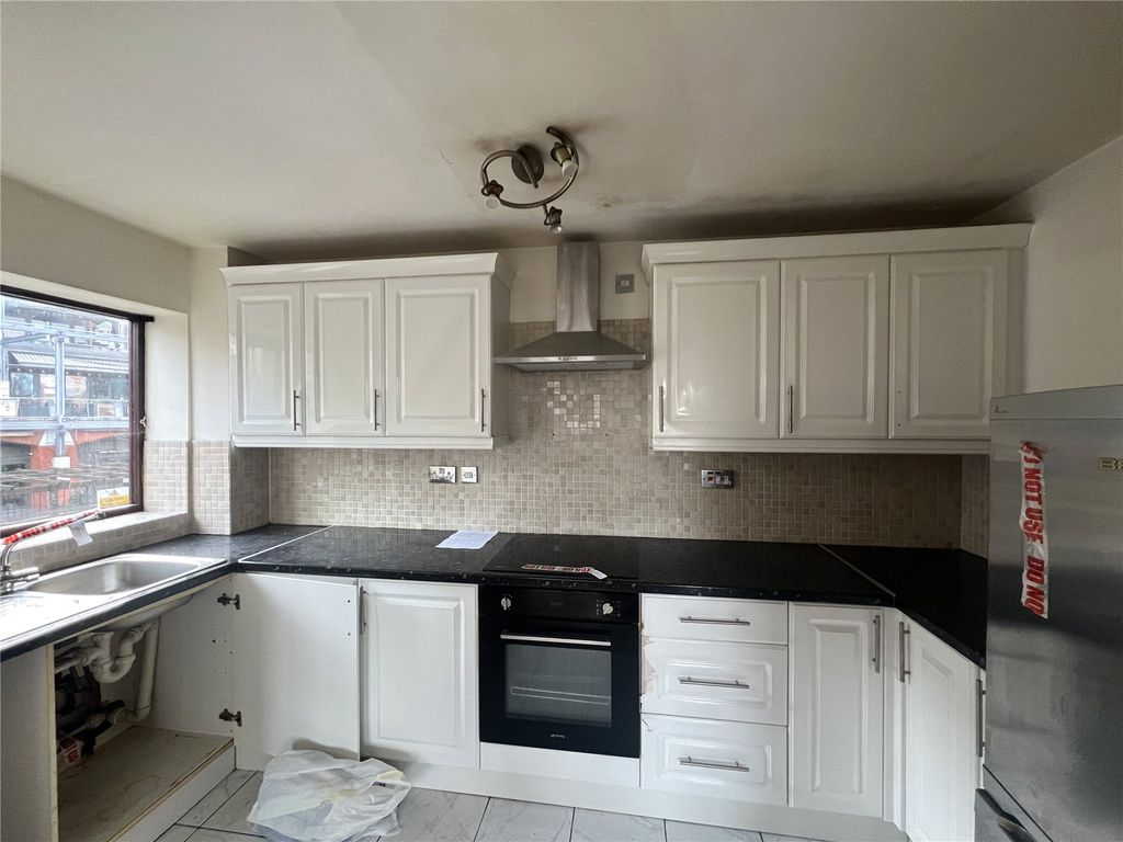 Property photo 2 of 6 Kitchen