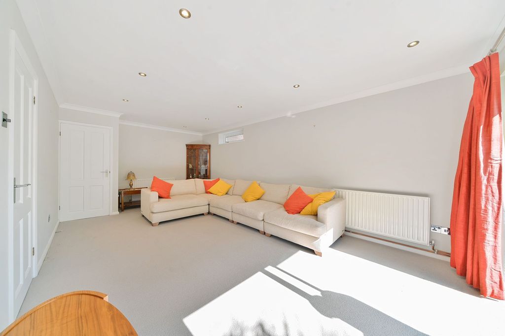 Property photo 3 of 17
