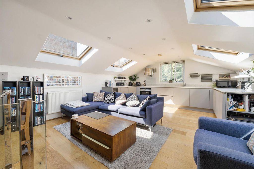 Property photo 2 of 22 Ball's Pond Road, N1