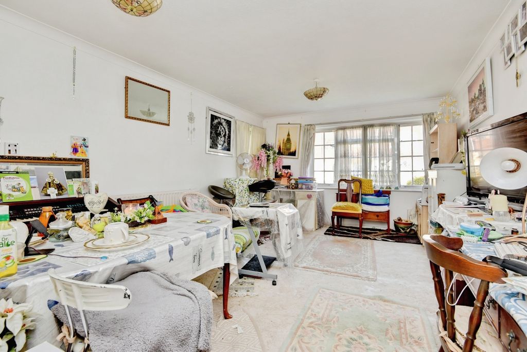 Property photo 3 of 12 Photo