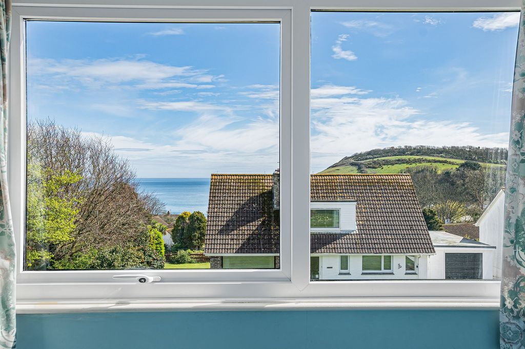 Property photo 1 of 28