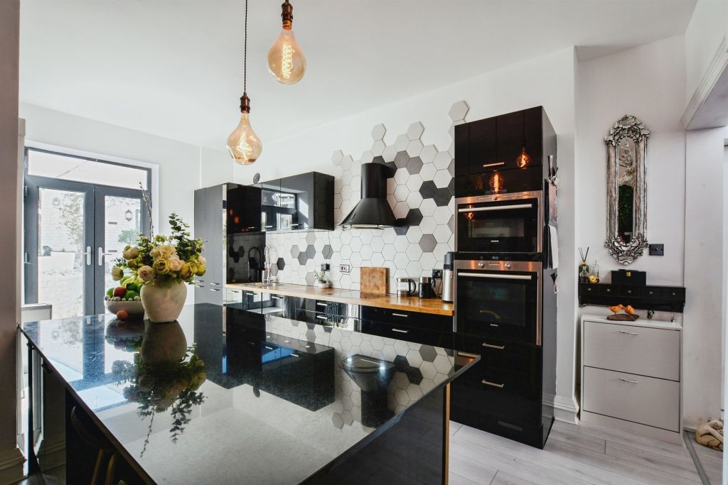 Property photo 1 of 27