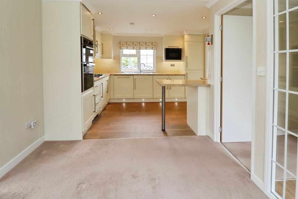 Property photo 3 of 24