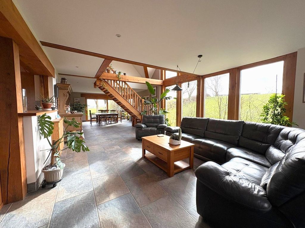 Property photo 3 of 46