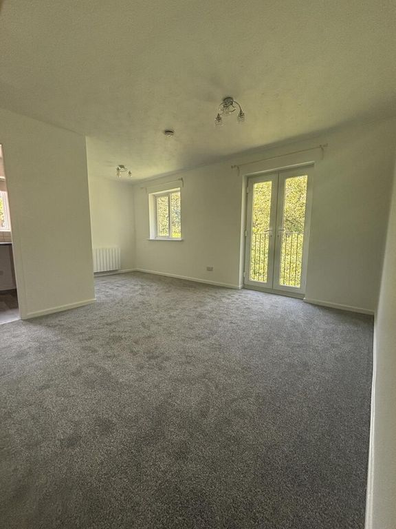 Property photo 3 of 7 Living Room