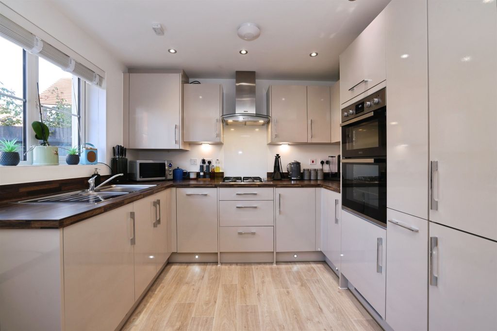 Property photo 3 of 17