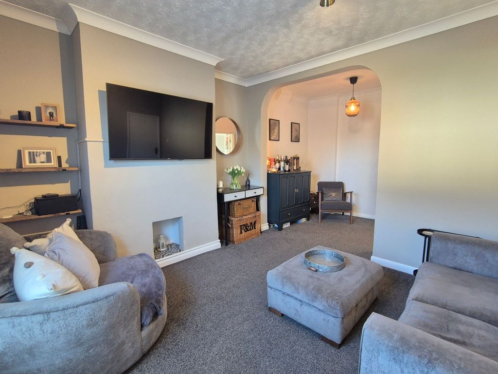 Property photo 3 of 18 Lounge