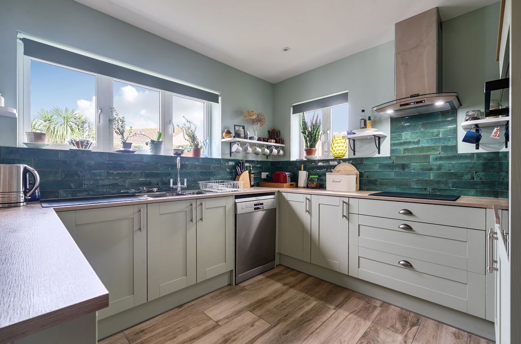 Property photo 2 of 23 1420702-18-699F26...