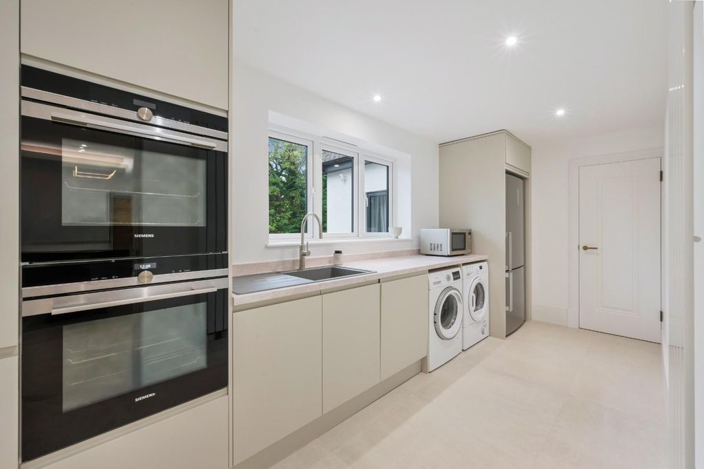 Property photo 3 of 29 (10).Jpg