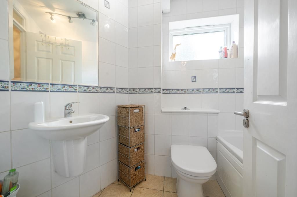 Property photo 3 of 16 Bathroom