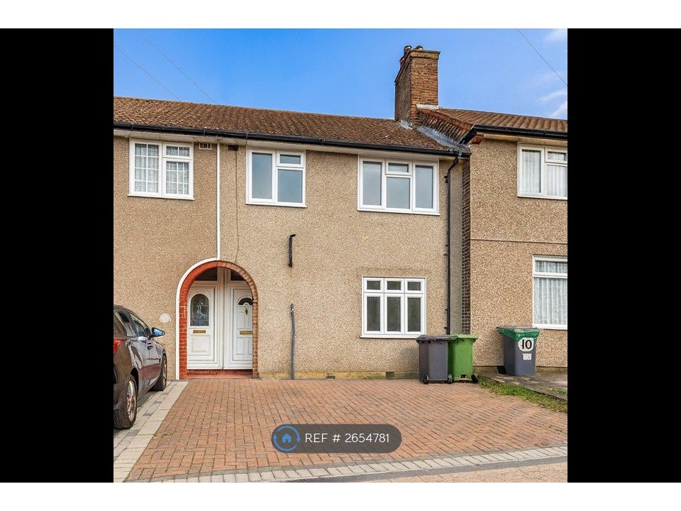 Property photo 2 of 11 Front Of House/Driveway