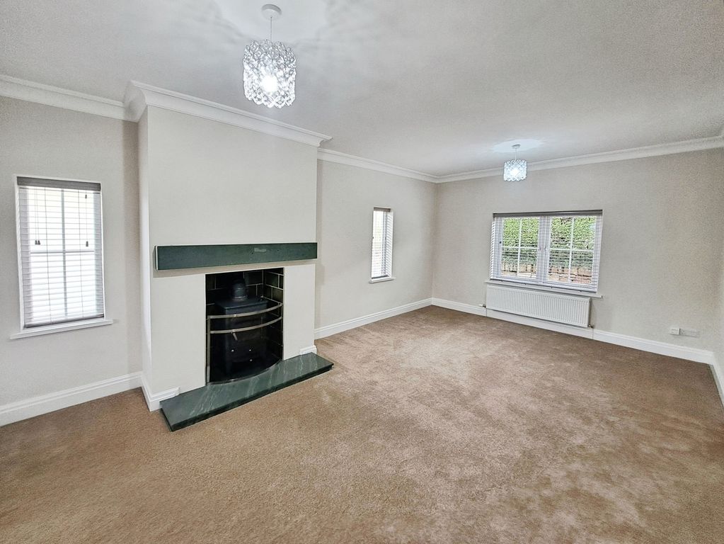 Property photo 3 of 9 Living Dining Room