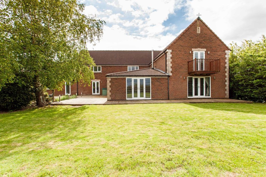 Property photo 2 of 54