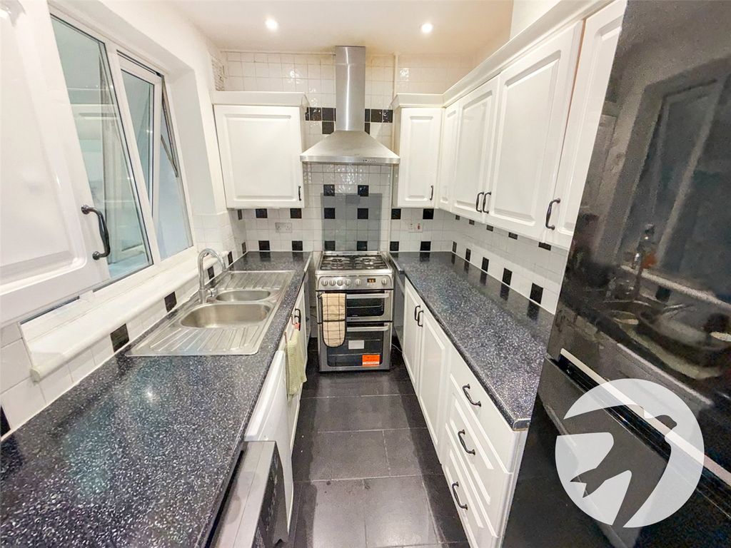 Property photo 3 of 10 Picture No. 05