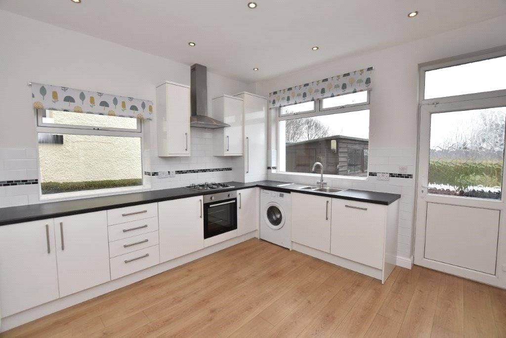 Property photo 2 of 10 Dining Kitchen