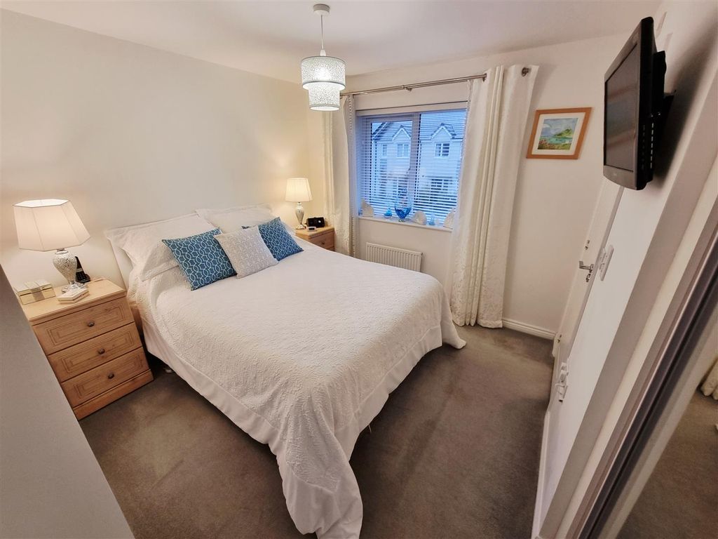 Property photo 3 of 16 Bed 1.Jpg