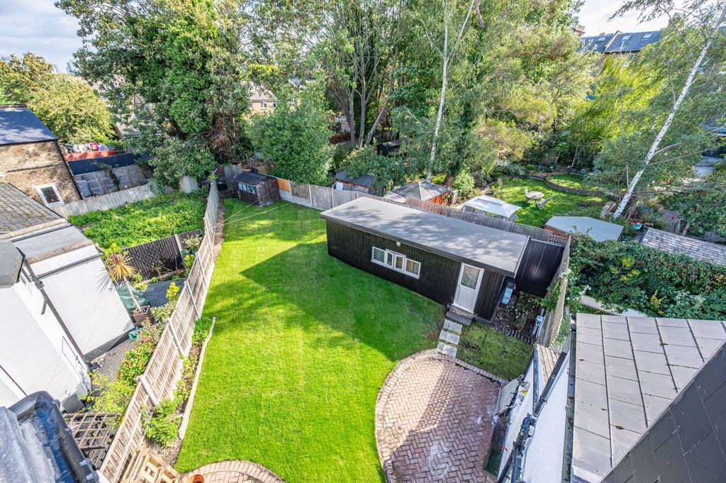 Property photo 3 of 35