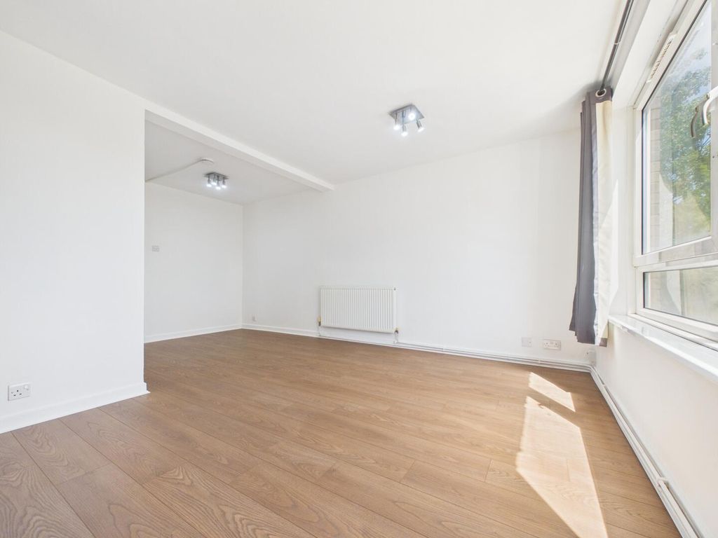 Property photo 1 of 13 Living Room