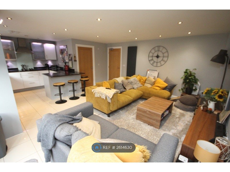 Property photo 1 of 6 Large Open Plan Living Room