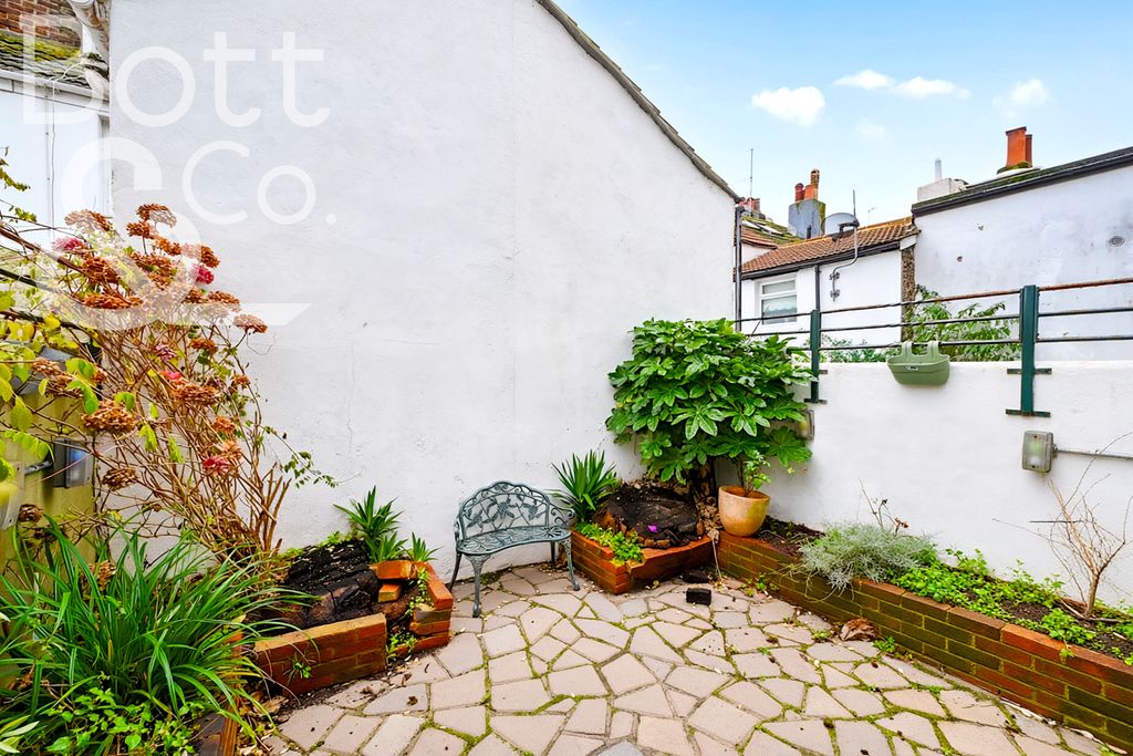 Property photo 3 of 16