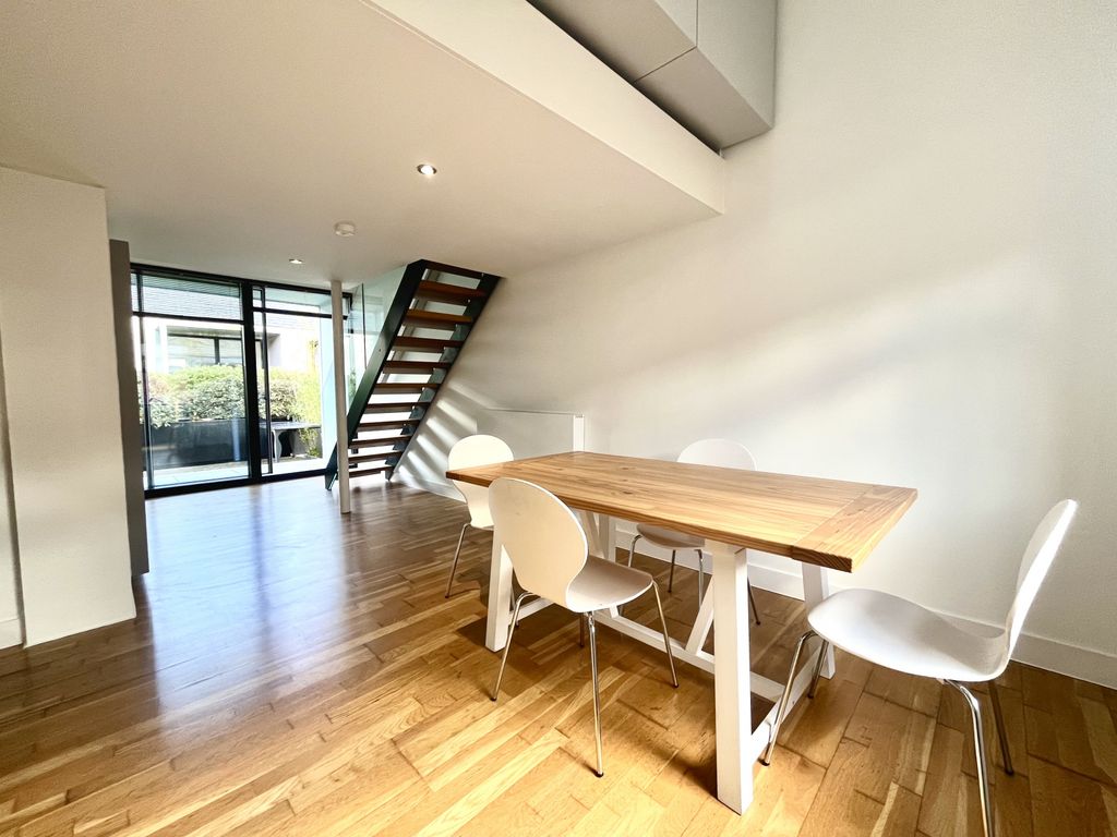 Property photo 3 of 19 Dining Kitchen