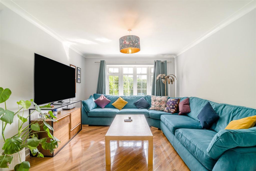 Property photo 3 of 38