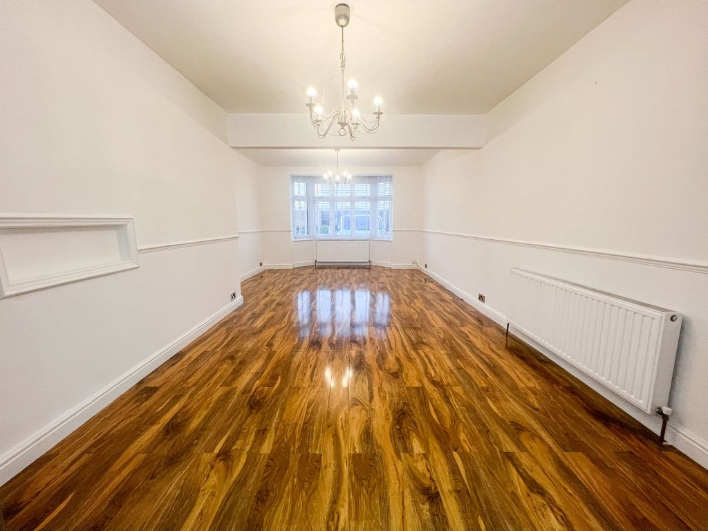 Property photo 2 of 16 Eastern Ave Ig2