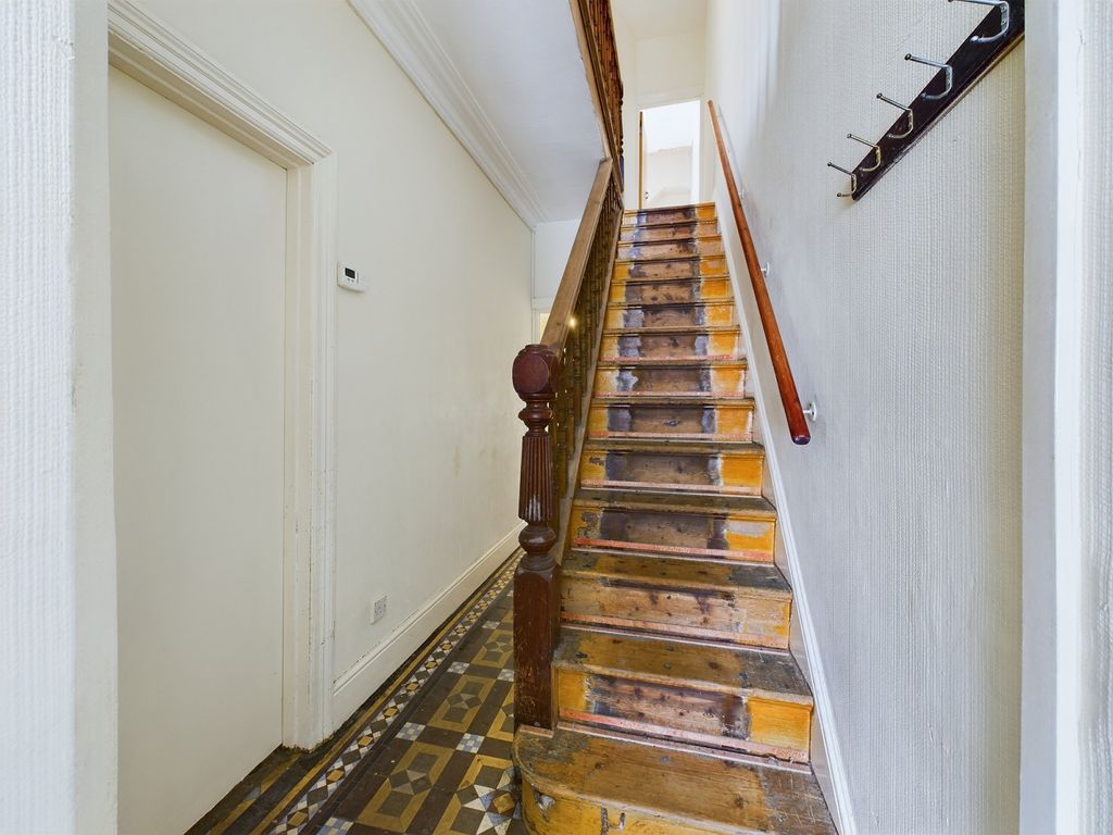 Property photo 2 of 12 Hallway