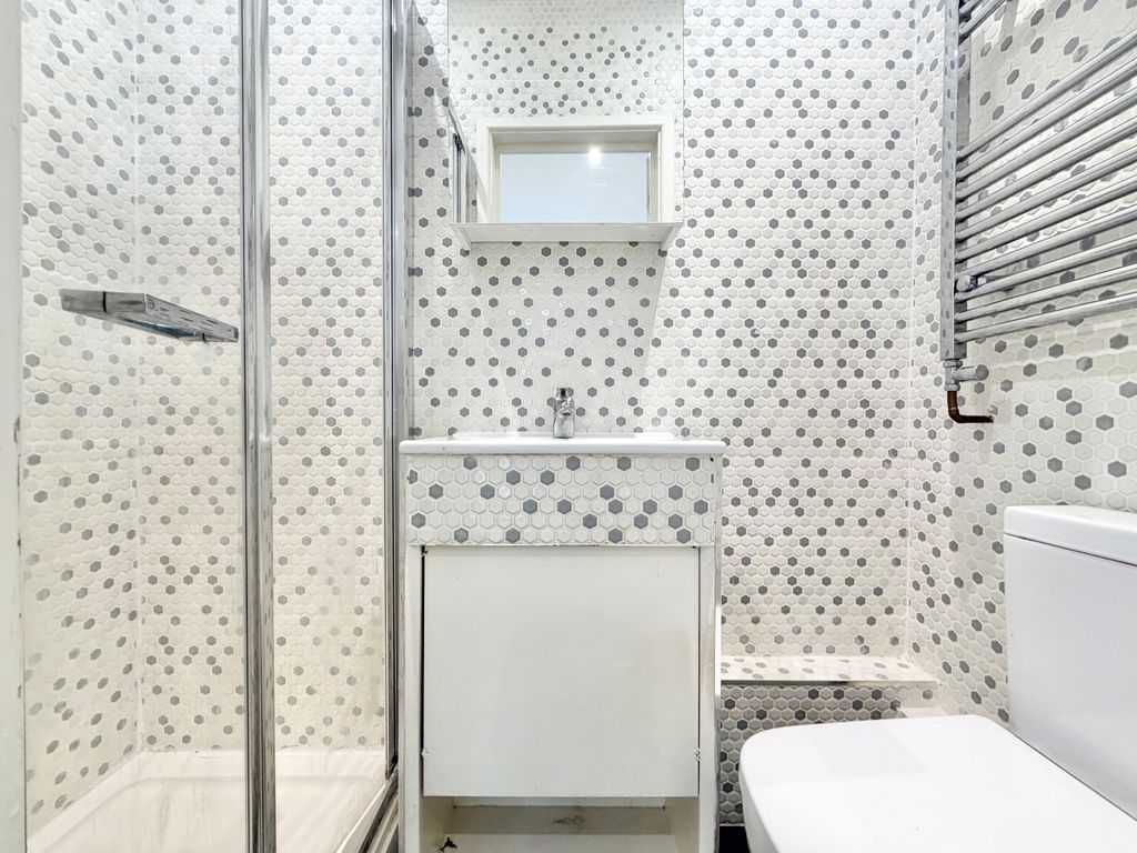 Property photo 2 of 5 Ensuite