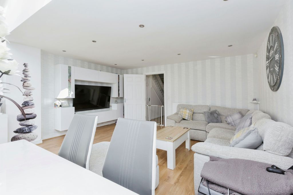 Property photo 3 of 17 Photography