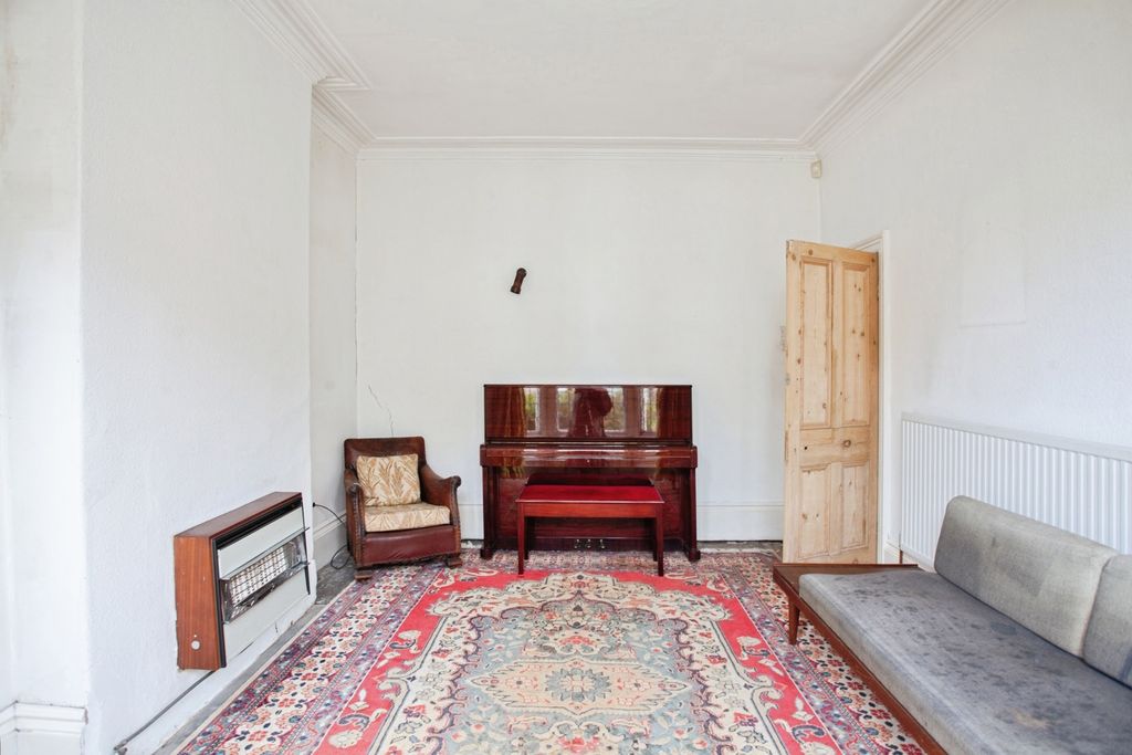 Property photo 3 of 17 Pbox-Img.Jpg